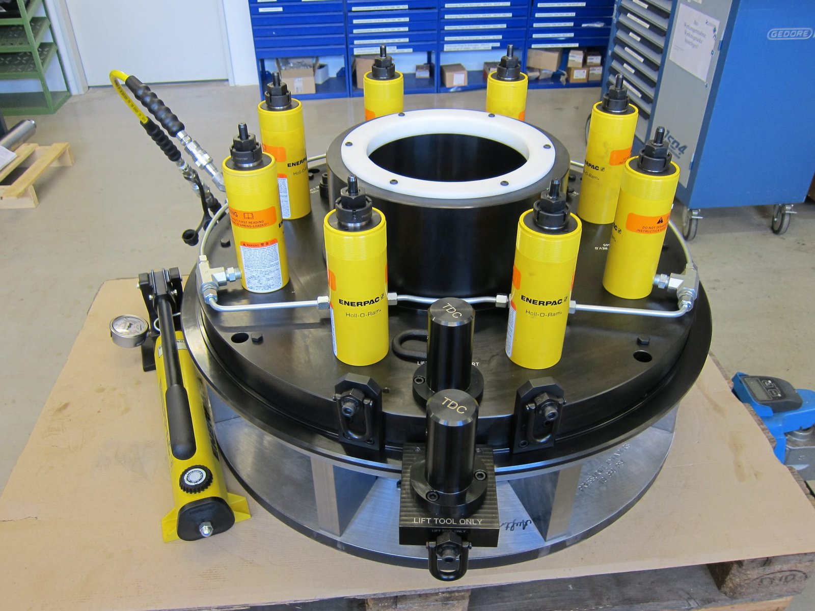 Hydraulikvorrichtung mit mehreren Hydraulikzylindern